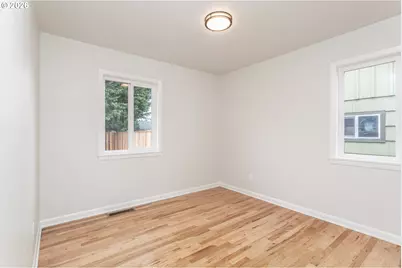 1842 SE 92nd Ave, Portland, OR 97216 - Photo 9