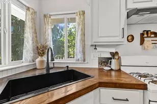 280 Village Dr, Winchester, OR 97495 - Photo 19