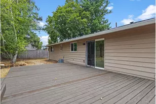 802 SW 15th St, Troutdale, OR 97060 - Photo 25