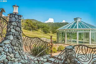 2700 N Valley View Rd, Ashland, OR 97520 - Photo 33