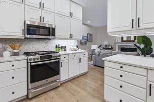 9537 SW Jonathan Ct, Portland, OR 97219 - Photo 17