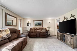 33025 Camas Swale Rd, Creswell, OR 97426 - Photo 9