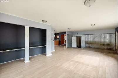 1215 NE 118th Ave, Portland, OR 97220 - Photo 11