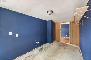 1215 NE 118th Ave, Portland, OR 97220 - Photo 25