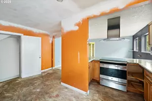 1215 NE 118th Ave, Portland, OR 97220 - Photo 9