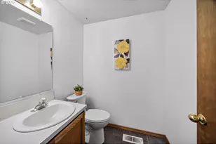 212 Sunset Dr, Newberg, OR 97132 - Photo 17