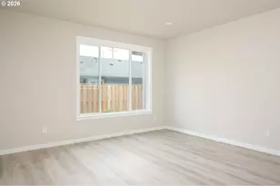 8355 N Newman Ave, Portland, OR 97203 - Photo 7