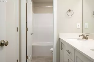 8355 N Newman Ave, Portland, OR 97203 - Photo 27