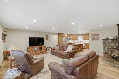 39692 Lacomb Dr, Lebanon, OR 97355 - Photo 13