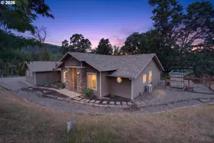 180 Hawkeye Ln, Roseburg, OR 97471 - Photo 1