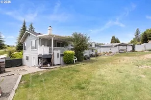 2020 NW Witherspoon Ave, Roseburg, OR 97471 - Photo 9