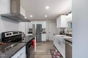 409 Delmonte Ave, Tillamook, OR 97141 - Photo 21