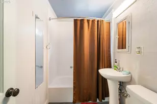 11870 SW 13th St, Beaverton, OR 97005 - Photo 15