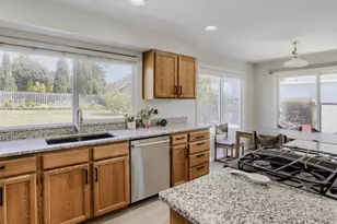 10886 SW Merlin Ct, Wilsonville, OR 97070 - Photo 9
