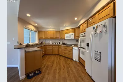 210 Schooner Bay Dr, Brookings, OR 97415 - Photo 11