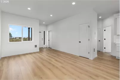 510 SW 6th St, Metolius, OR 97741 - Photo 11