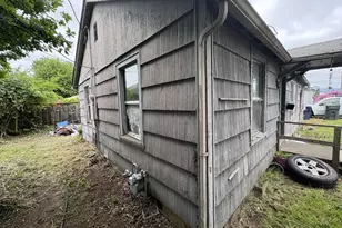 394 S 37th St, Springfield, OR 97478 - Photo 5