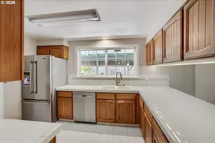 2705 SE Hicklin Ct, Troutdale, OR 97060 - Photo 11