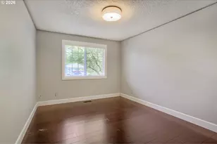 2705 SE Hicklin Ct, Troutdale, OR 97060 - Photo 17