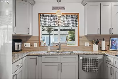 100 W 17th St, Coquille, OR 97423 - Photo 7