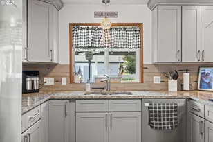 100 W 17th St, Coquille, OR 97423 - Photo 7