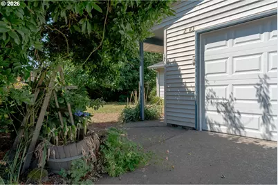 2063 NE 9th Pl, Hillsboro, OR 97124 - Photo 3