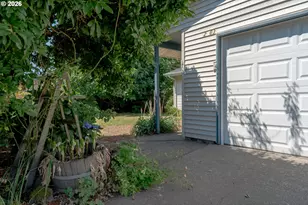2063 NE 9th Pl, Hillsboro, OR 97124 - Photo 3