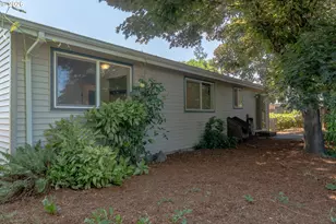 2063 NE 9th Pl, Hillsboro, OR 97124 - Photo 29