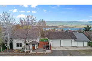 916 Kelly Ave, The Dalles, OR 97058 - Photo 1