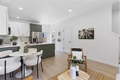 6916 N Swift St, Portland, OR 97203 - Photo 9