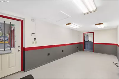 17627 SE McLoughlin Blvd, Milwaukie, OR 97267 - Photo 9