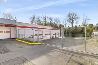 17627 SE McLoughlin Blvd, Milwaukie, OR 97267 - Photo 5