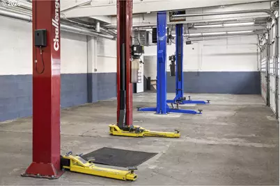 17627 SE McLoughlin Blvd, Milwaukie, OR 97267 - Photo 21