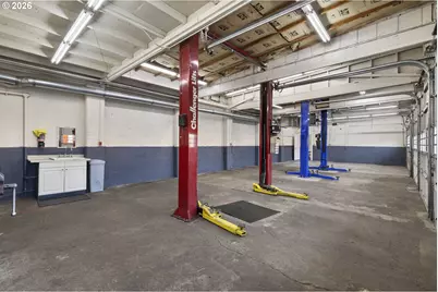 17627 SE McLoughlin Blvd, Milwaukie, OR 97267 - Photo 29