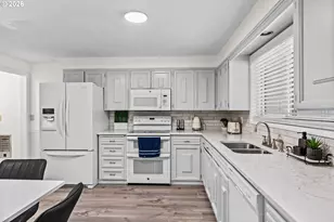 2593 Honeysuckle Way, Salem, OR 97301 - Photo 5