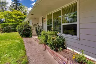 1255 E 24th Ave, Eugene, OR 97403 - Photo 5