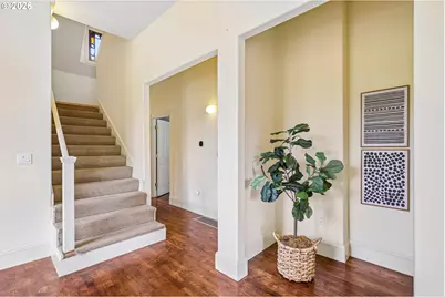 905 NE Holman St, Portland, OR 97211 - Photo 9