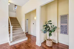 905 NE Holman St, Portland, OR 97211 - Photo 9