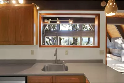 475 Riverview Blvd, Springfield, OR 97477 - Photo 11