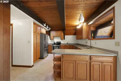 475 Riverview Blvd, Springfield, OR 97477 - Photo 7