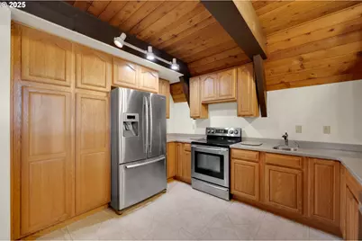 475 Riverview Blvd, Springfield, OR 97477 - Photo 9