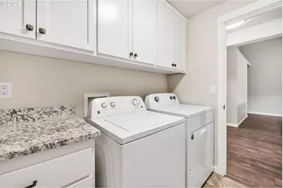 632 N 5th St, Creswell, OR 97426 - Photo 23