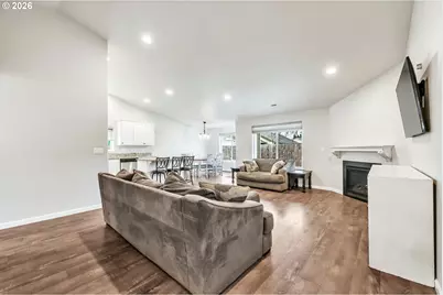 632 N 5th St, Creswell, OR 97426 - Photo 7