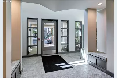 305 S Montgomery St #404, Portland, OR 97201 - Photo 3