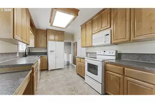 1901 Long St, Sweet Home, OR 97386 - Photo 11