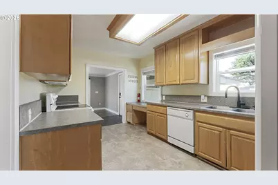 1901 Long St, Sweet Home, OR 97386 - Photo 9