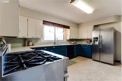 525 10th St, Springfield, OR 97477 - Photo 17