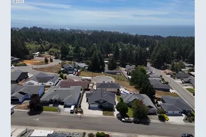 7175 Vista Ridge Dr, Brookings, OR 97415 - Photo 1