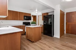 9310 SW 18th Pl, Portland, OR 97035 - Photo 9