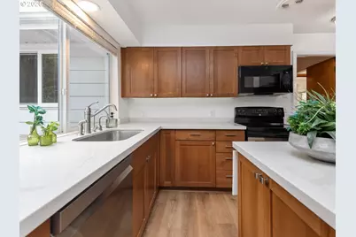 9310 SW 18th Pl, Portland, OR 97219 - Photo 13